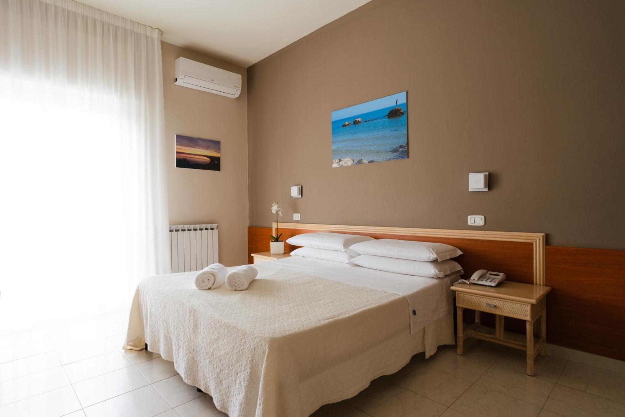 Hotel Holiday فاستو المظهر الخارجي الصورة